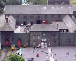 Visitors can see the National Slate Museum and get to know about the process of how it was mined and converted into usable at the time. There is also 